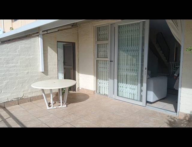 2 BEDROOM APARTMENT FOR SALE IN MARGATE BEACH